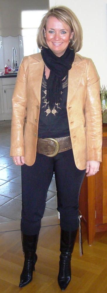25P Milfs &amp; Gilfs wearing boots no.58