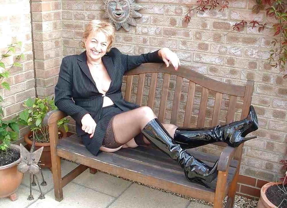25P Milfs &amp; Gilfs wearing boots no.57