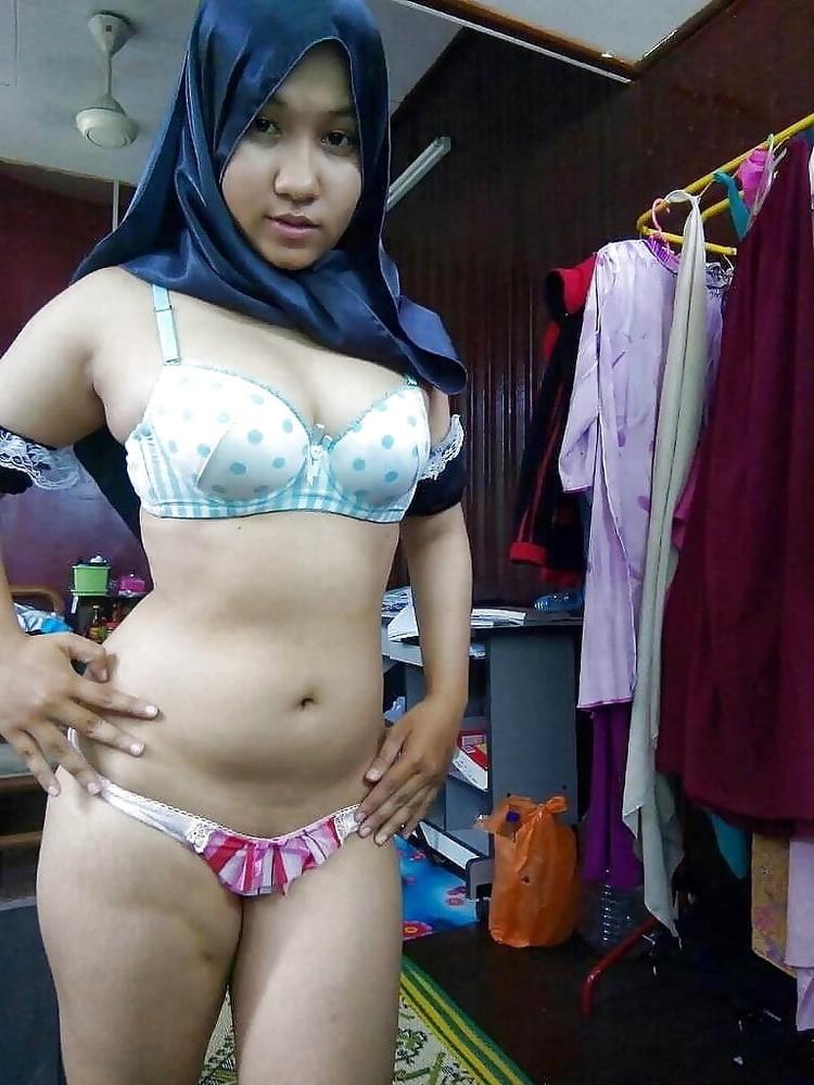 25P Malaysian Hijaber Girl 1