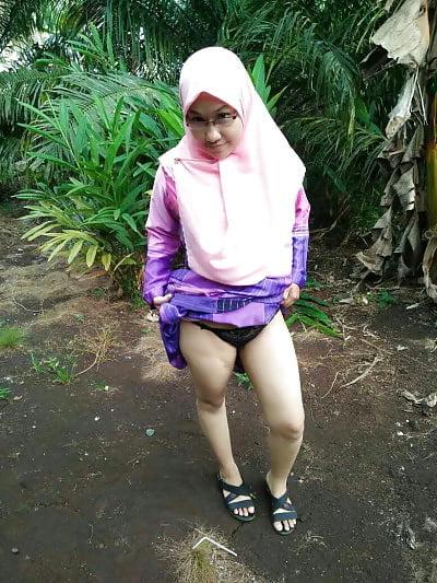 25P Malaysian Hijaber Girl 1