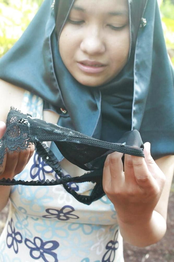 25P Malaysian Hijaber Girl 1