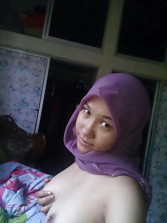 25P Malaysian Hijaber Girl 1