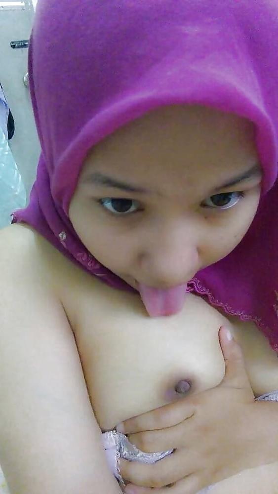 25P Malaysian Hijaber Girl 1