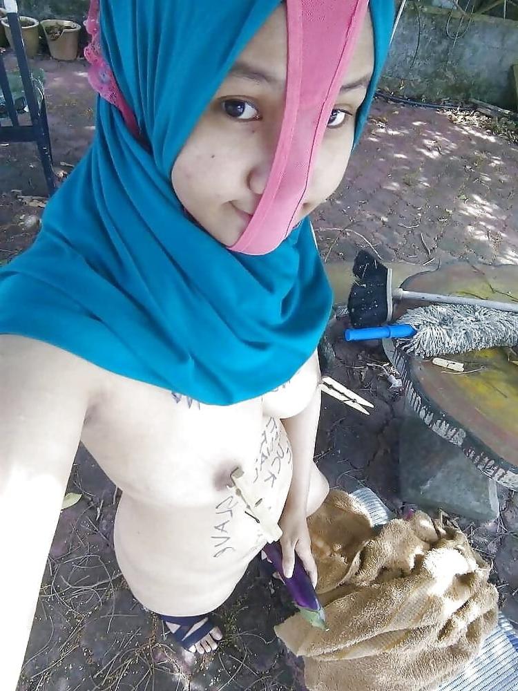 25P Malaysian Hijaber Girl 1