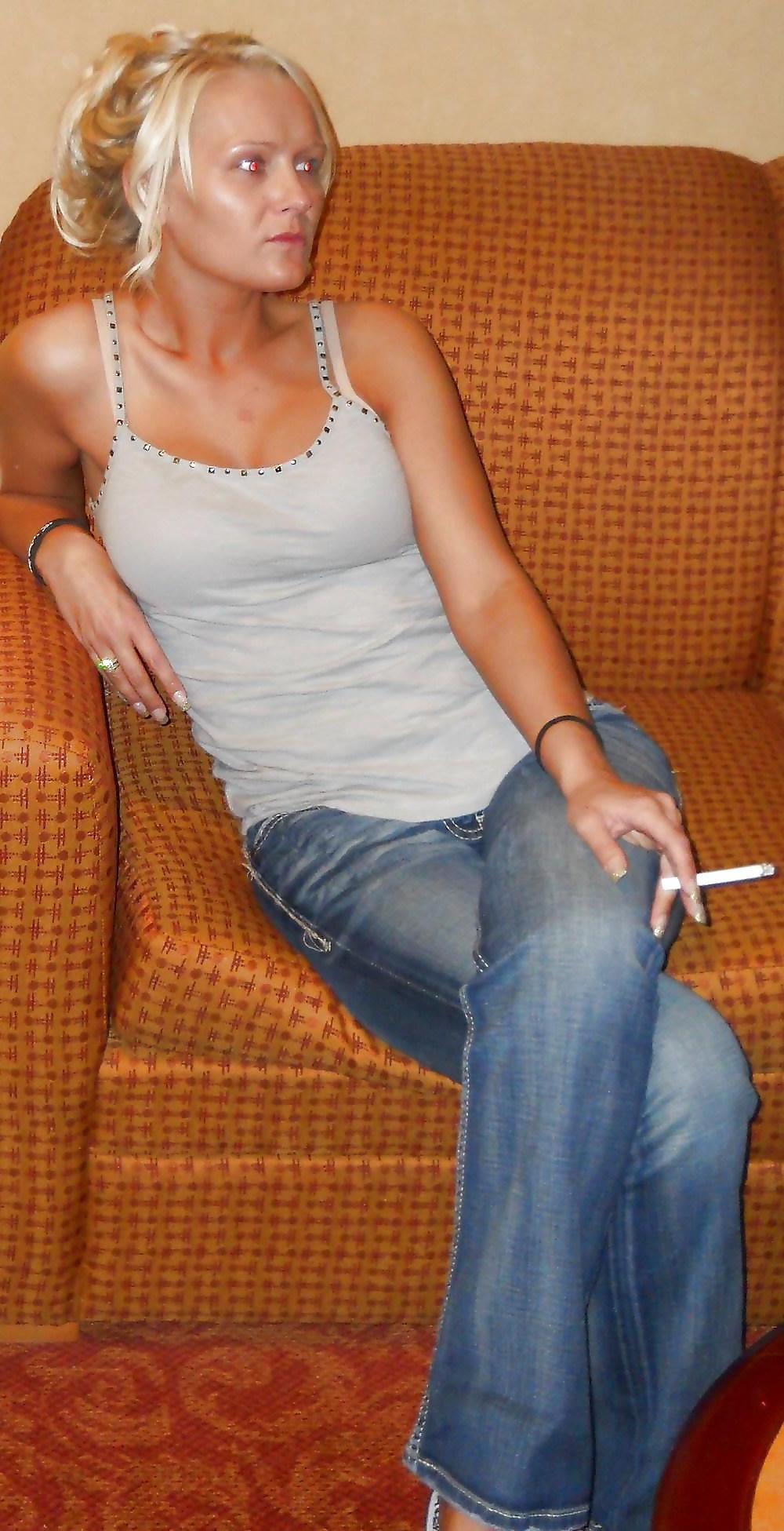 11P Sexy Smoking Anna