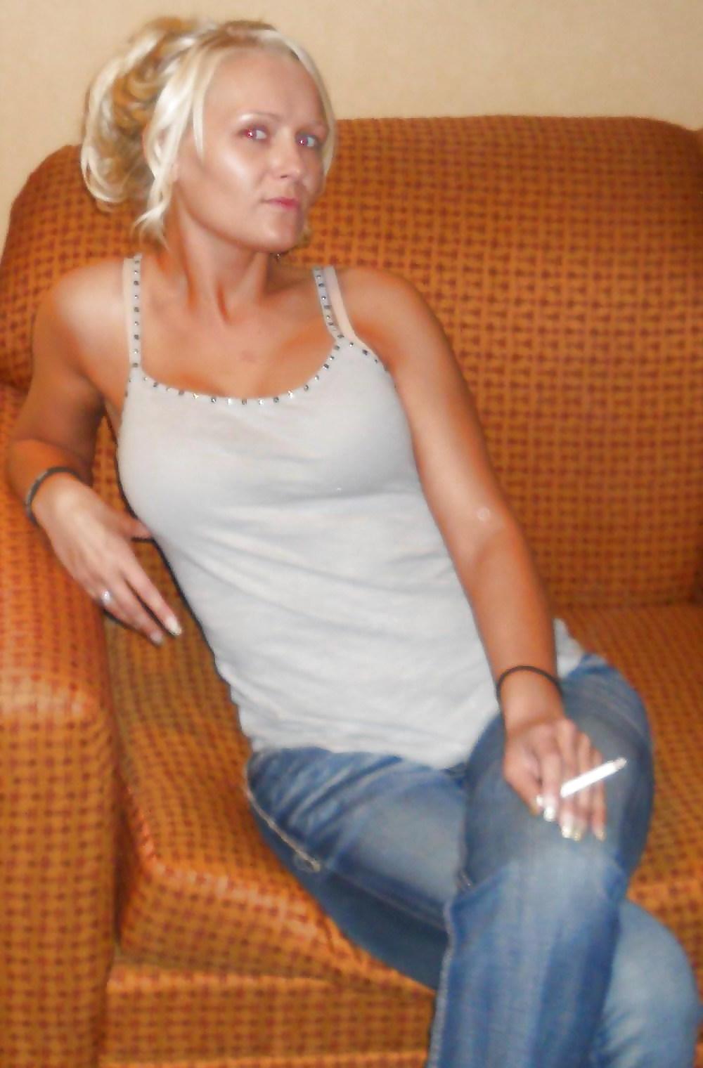 11P Sexy Smoking Anna
