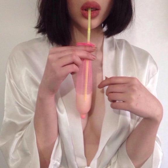 5P Eating sperm from condom_01