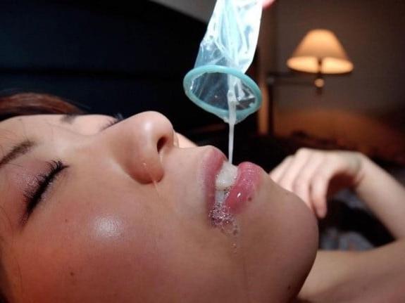5P Eating sperm from condom_01