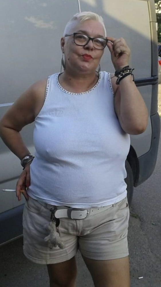 15P Brafree mom 042.