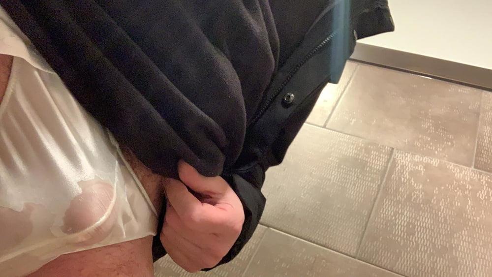 6P Pee play
