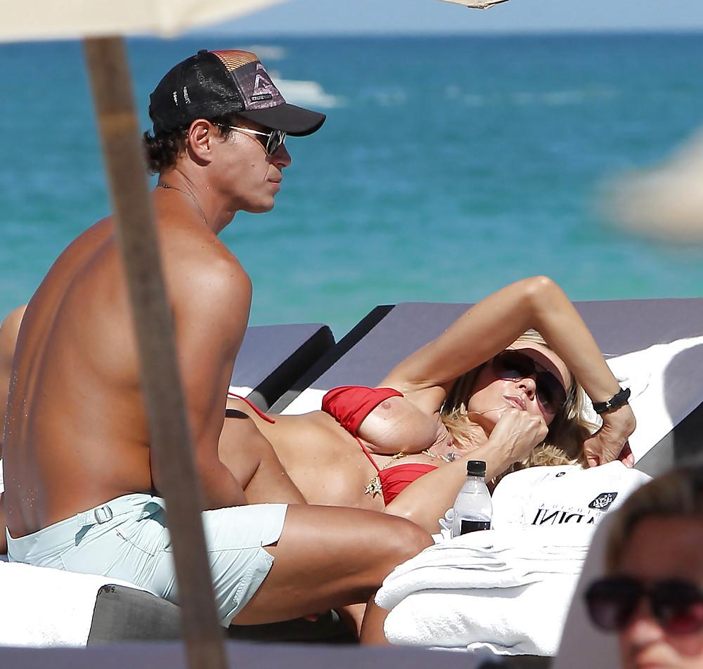 22P Celebrities Nude Nip 11