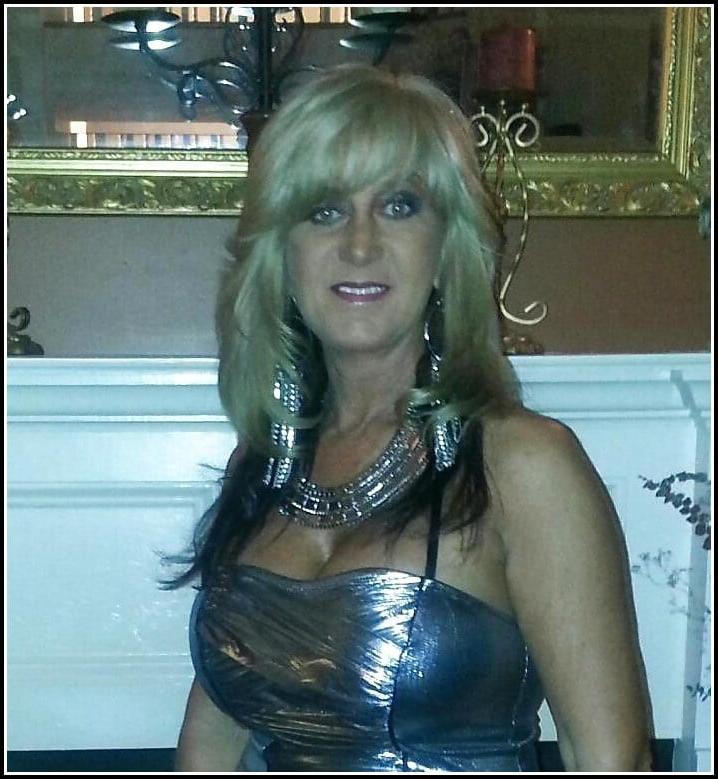 25P These young and old women show their Stockings 07