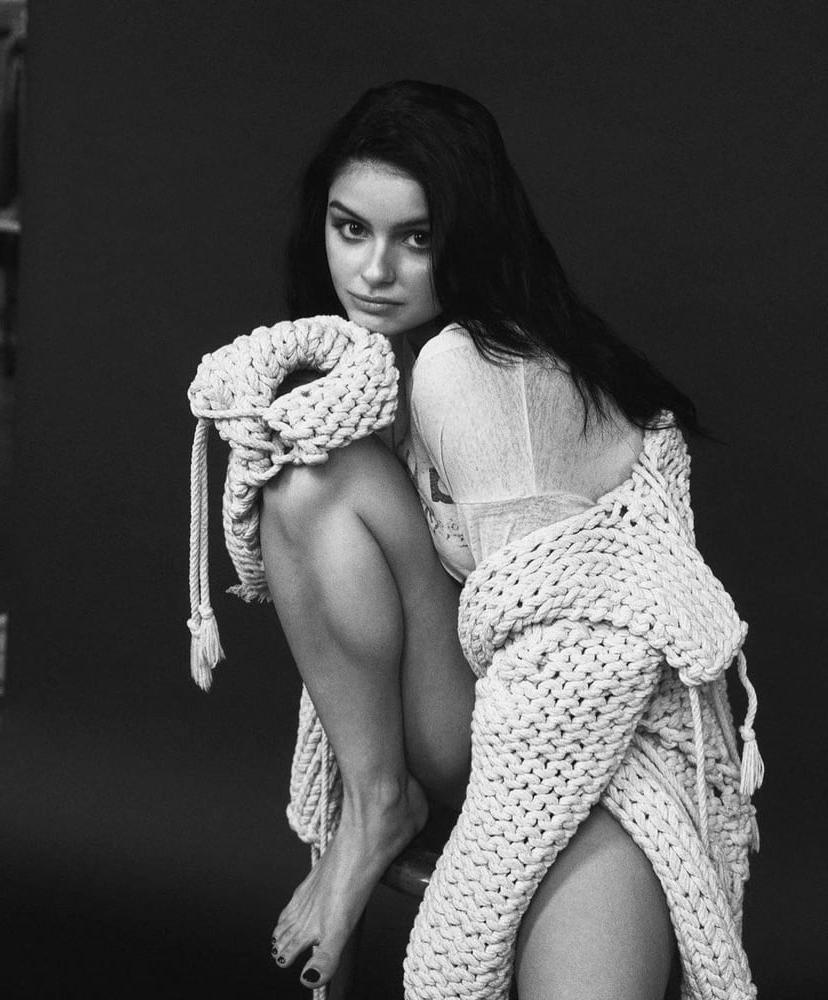 25P Ariel Winter 2 - Would you give this slut a thick cum facial