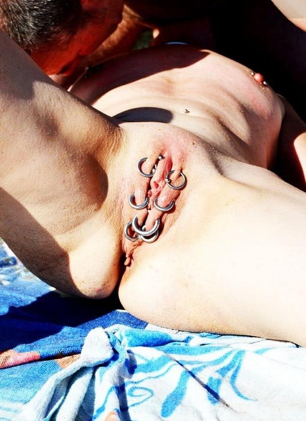 25P Pierced pussy