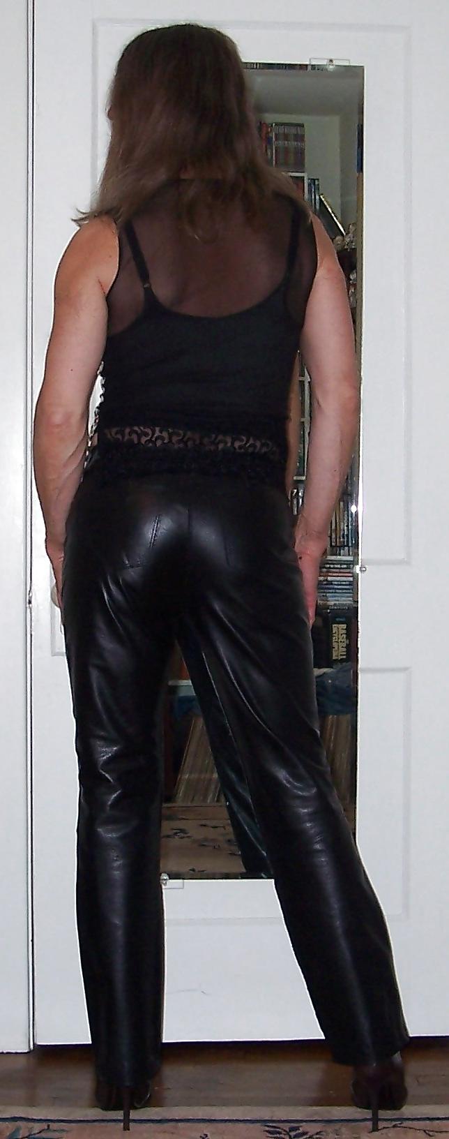 25P Crossdressing - Leder