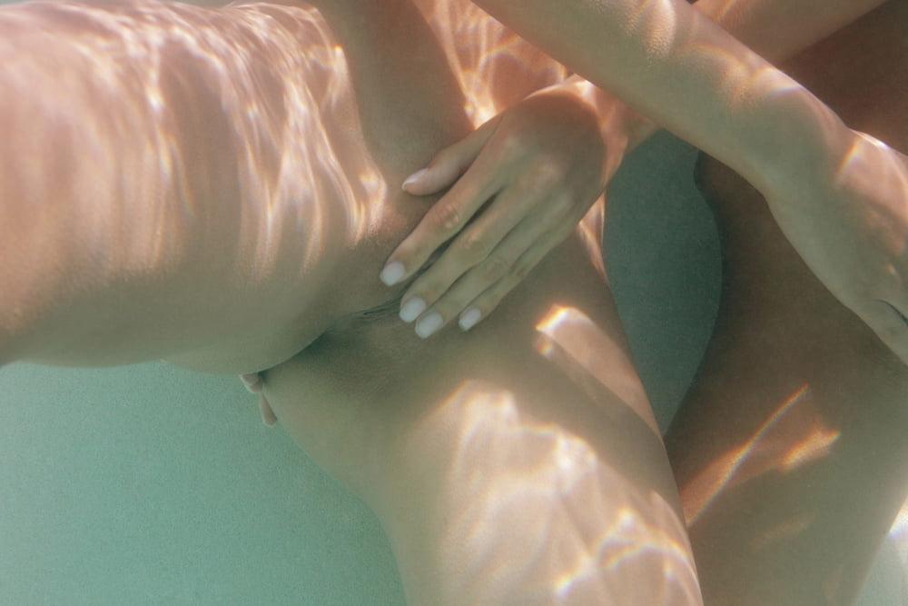 25P Swinger Pool Party #66
