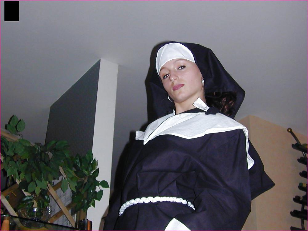 25P HOT GERMAN NUN