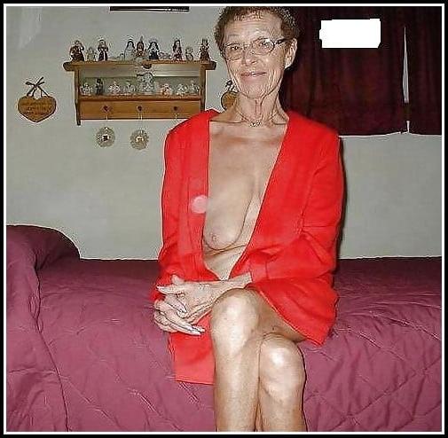25P These young and old women show their Stockings 10
