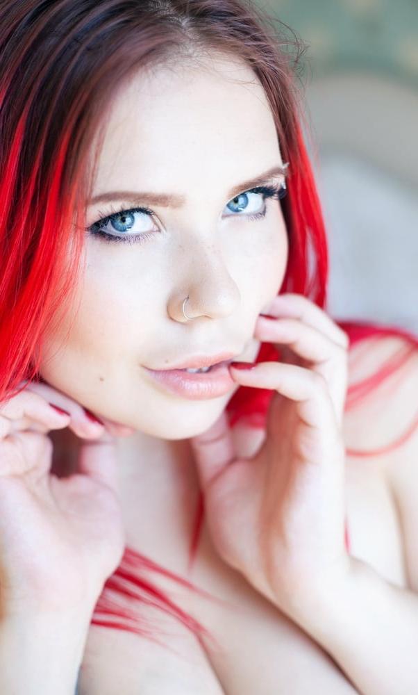 25P Gorgeous Curvy Redhead Ivy's Big Boobs