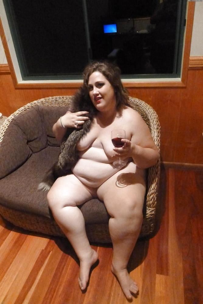 16P Bbw mix 843 (Drinking women)