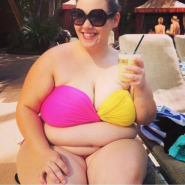 16P Bbw mix 843 (Drinking women)