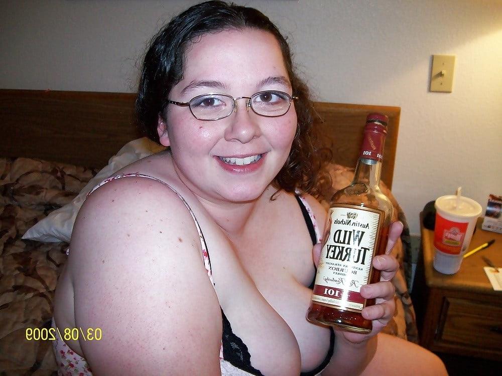16P Bbw mix 843 (Drinking women)