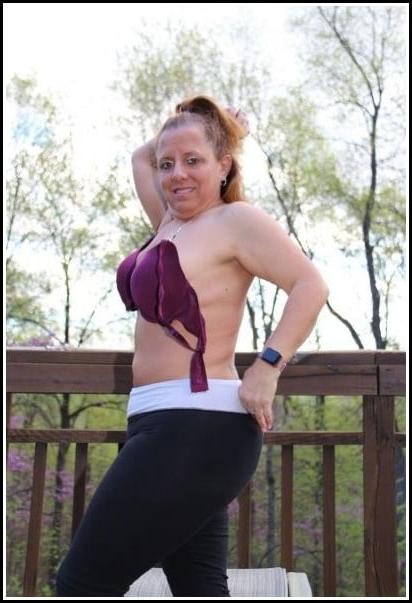 25P Mature and older women posing: 01