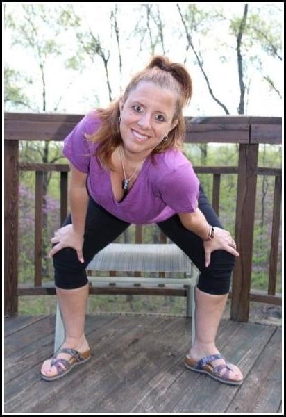 25P Mature and older women posing: 01