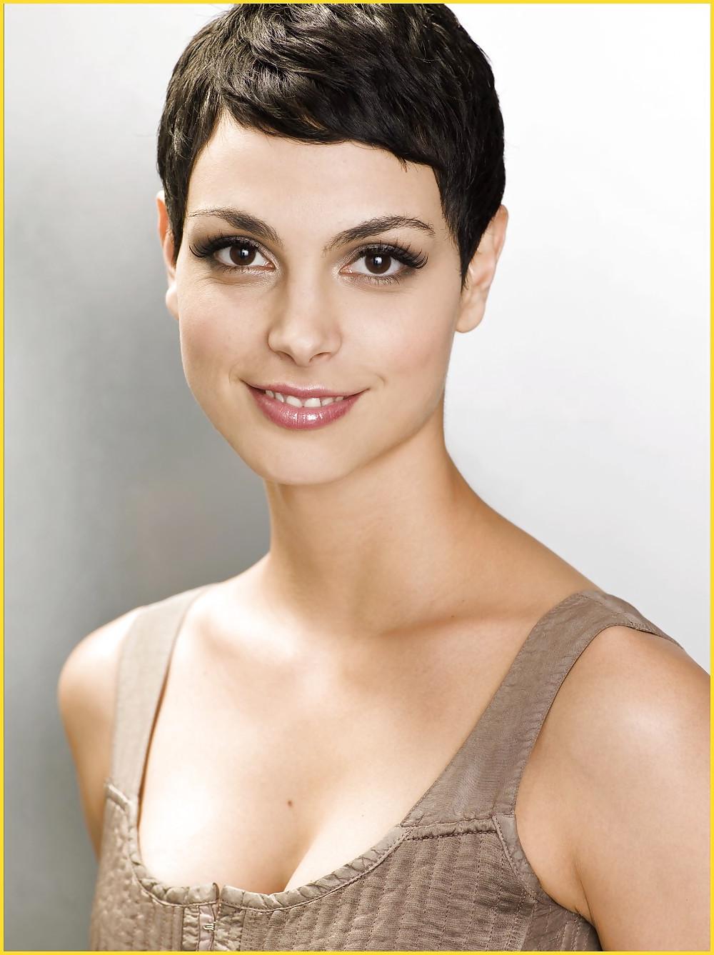 9P Morena Baccarin - Sexy short hair, legs and feet