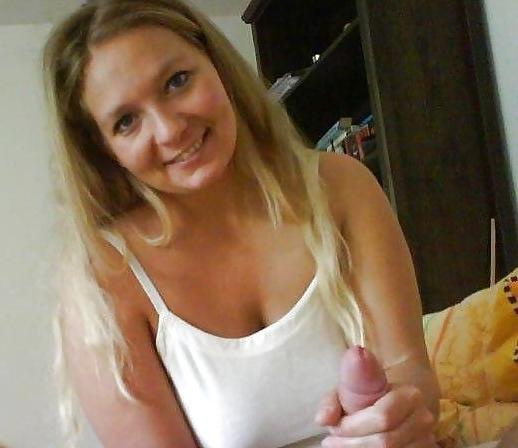 19P Busty Plump Wife