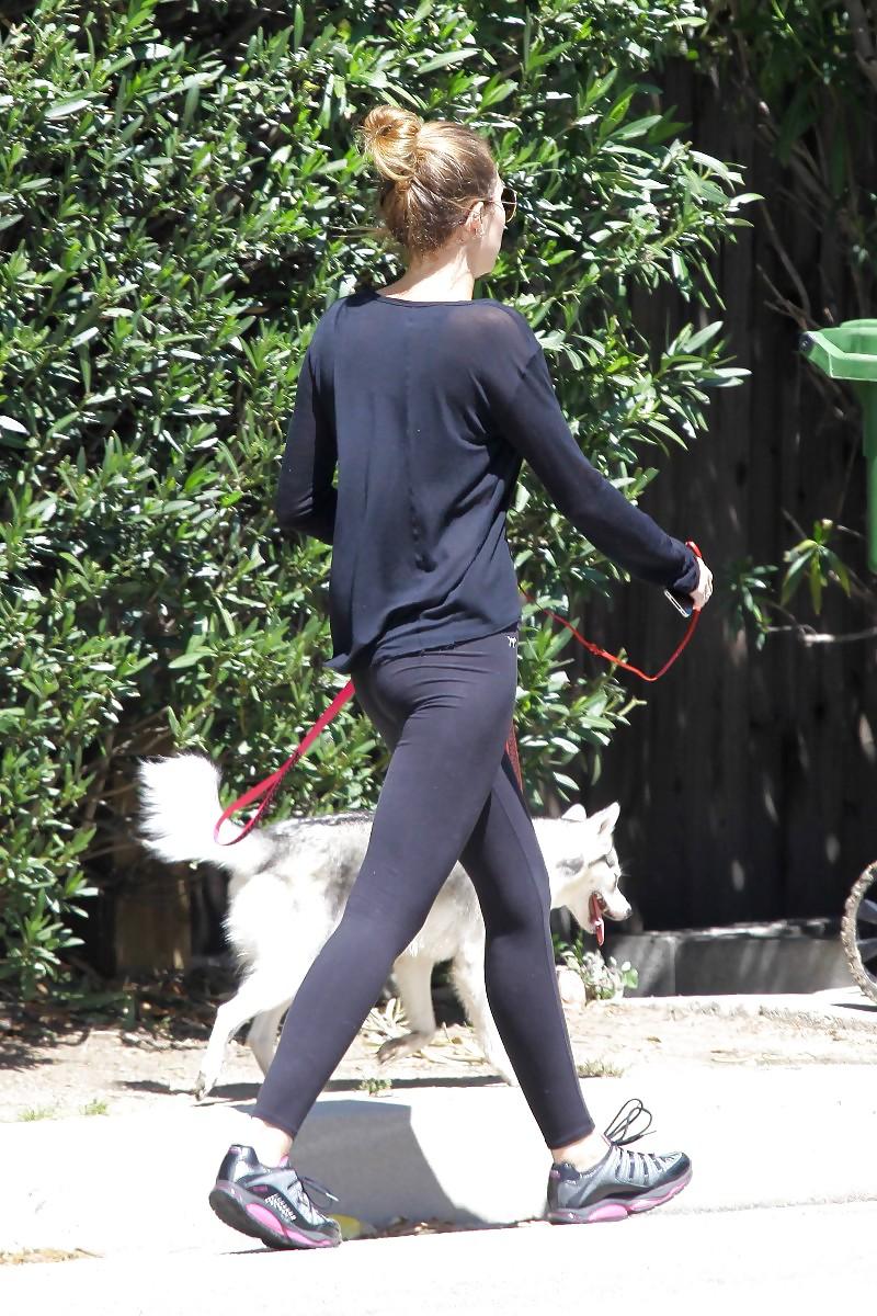 25P Booty 1 - Miley Cyrus