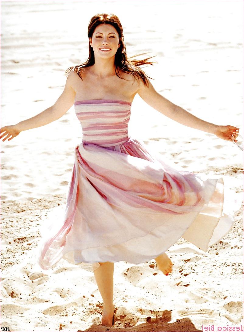 25P Jessica Biel Foot Pics