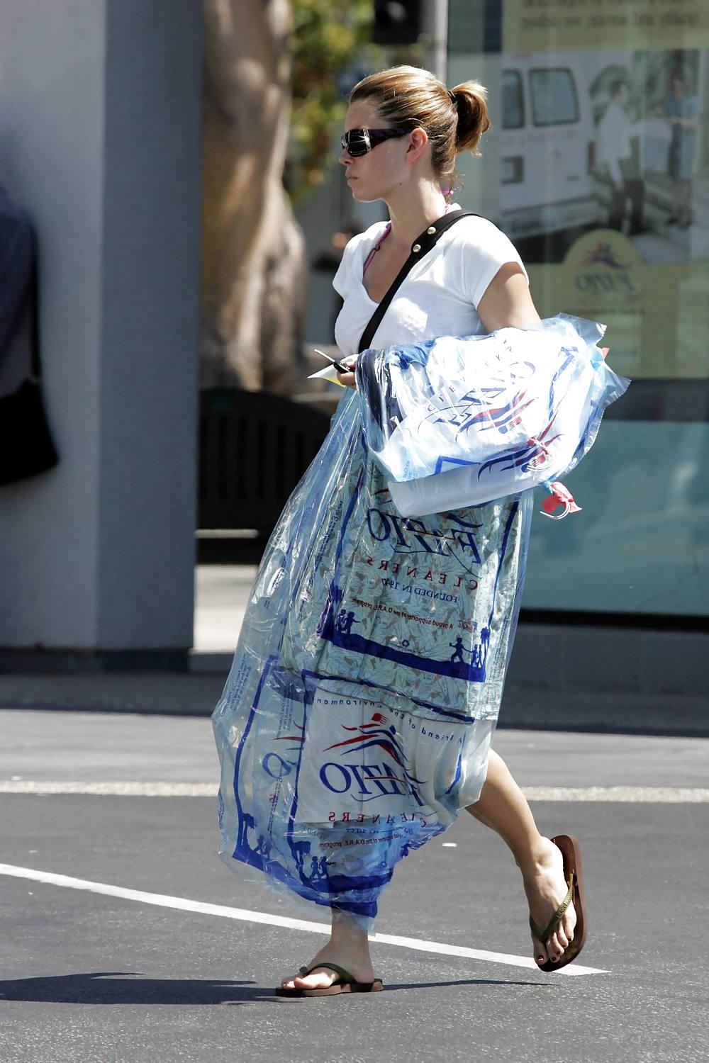 25P Jessica Biel Foot Pics