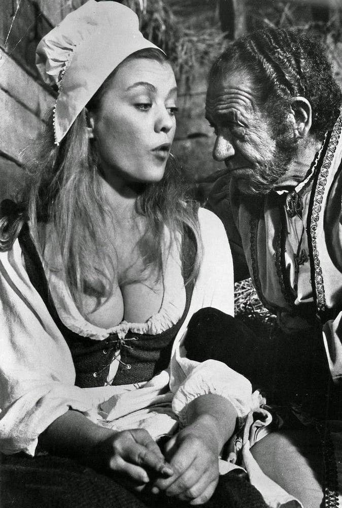 25P Margaret Nolan aka Vicki Kennedy 60's Big Boobs Model