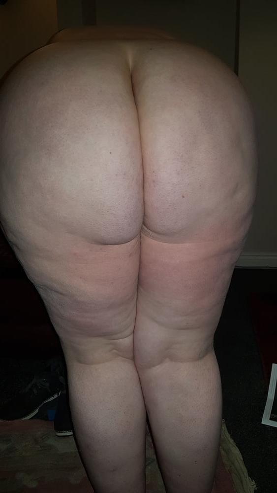 11P wife's arse (would you cum over it)