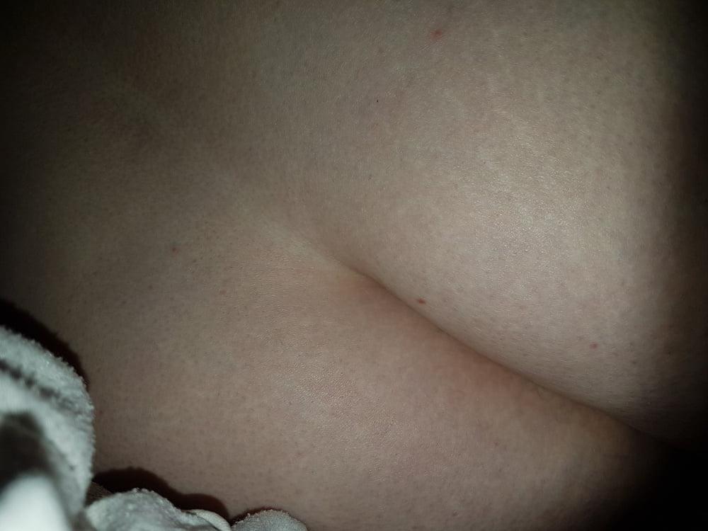 11P wife's arse (would you cum over it)