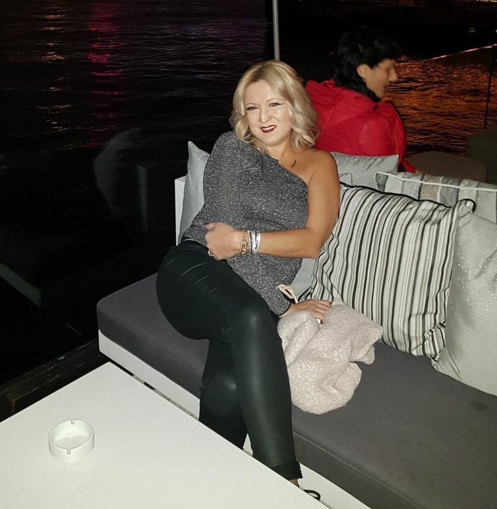 12P Turkish Sexy Mom - 2 - Please Fake of Her