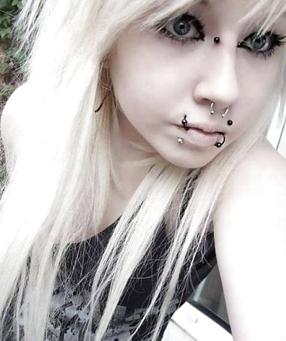 10P Emo gerls
