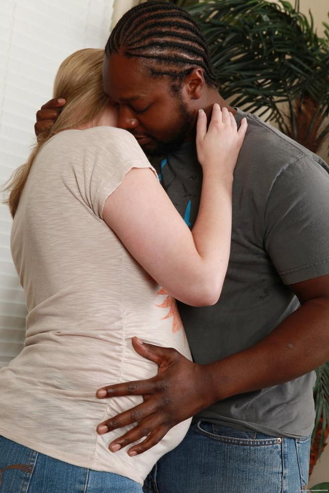 16P Plump Preggo Shay Goes Black - 03