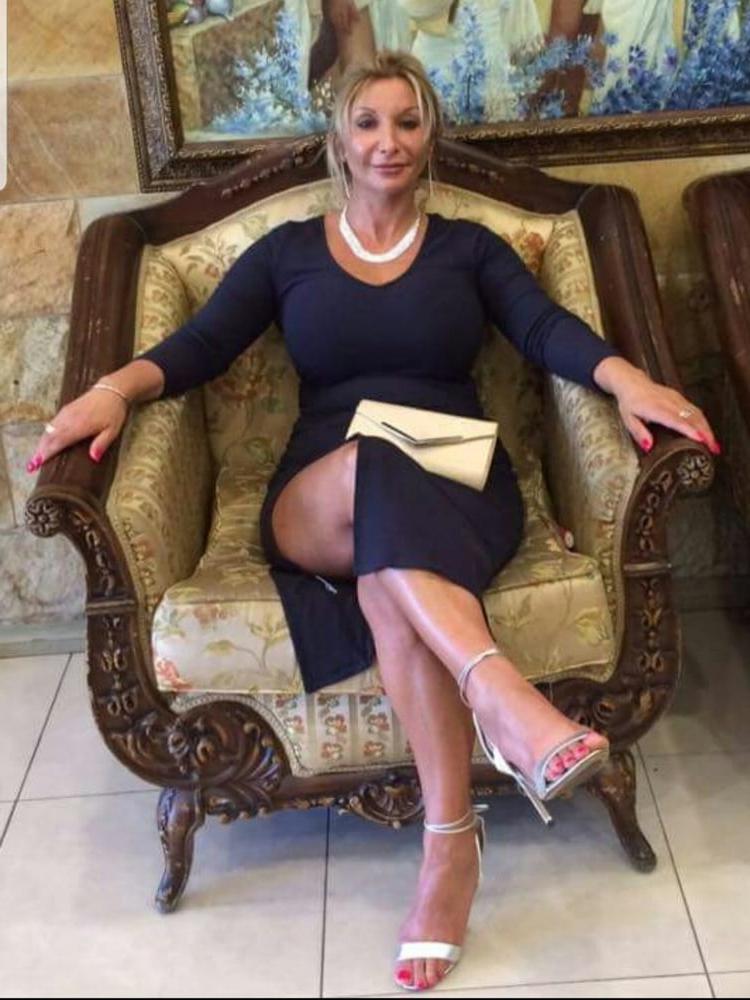 5P MATURE WOMEN