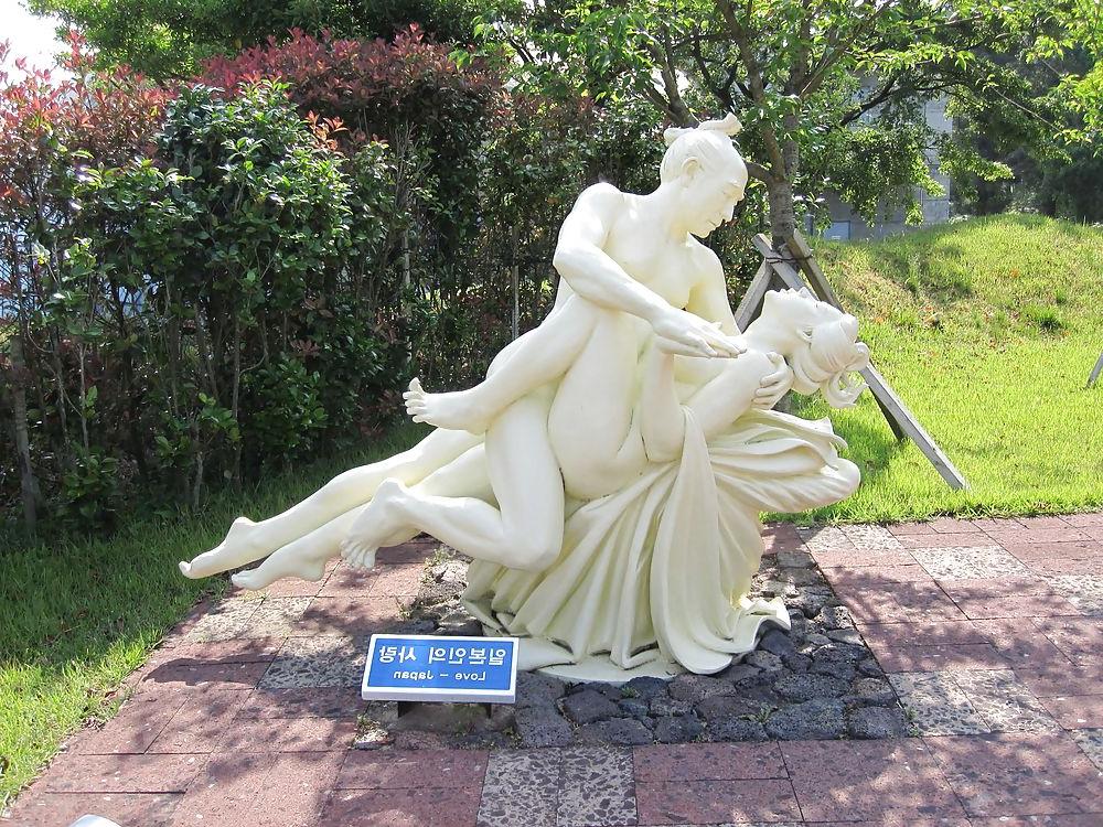 25P Big Erotic Sculptures 1 - Korean Erotic Parc