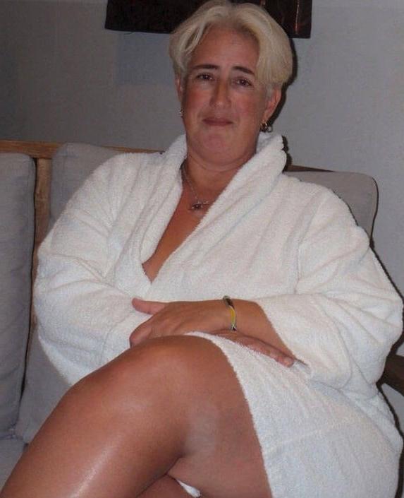 7P Mature mom