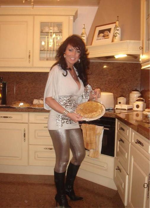 8P Exposed BBC-loving Mom 1
