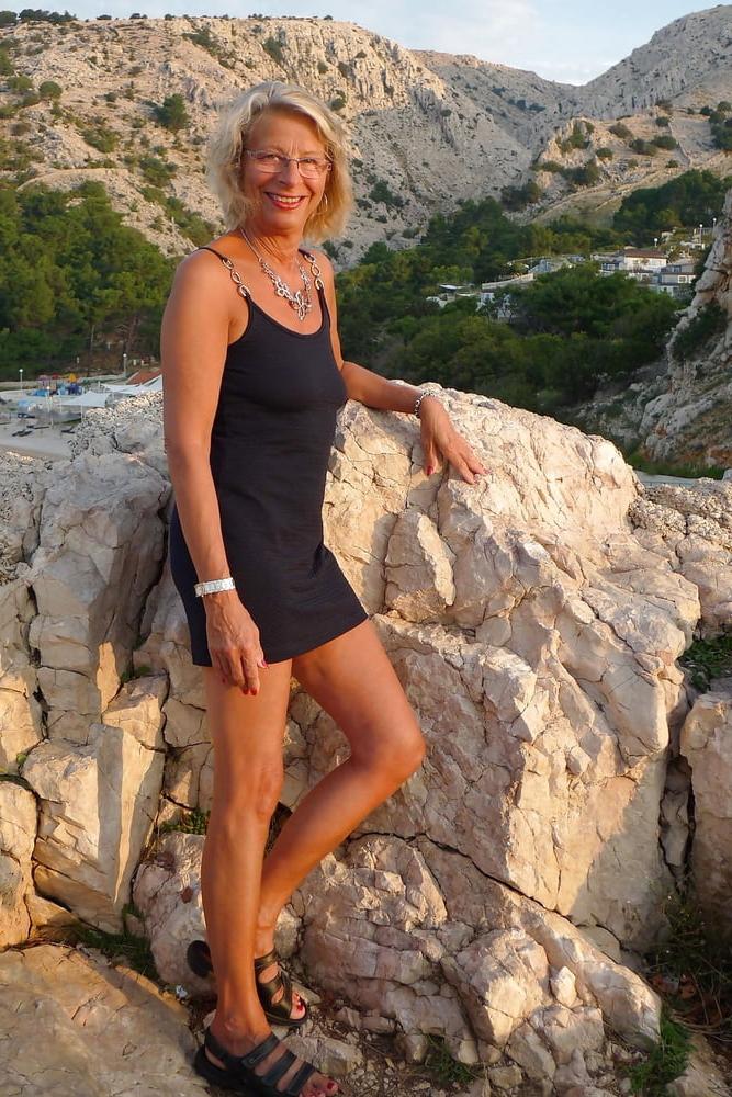 25P Women Need Exposure 843 - Mature Swinger
