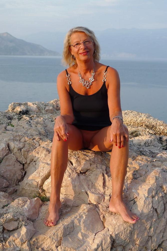 25P Women Need Exposure 843 - Mature Swinger