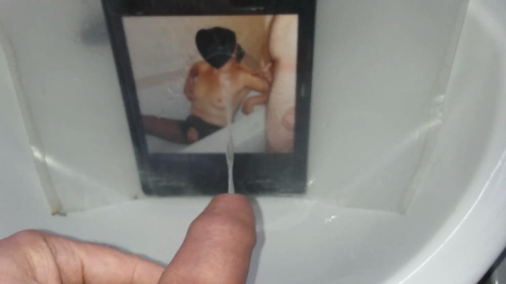 25P Lionx68 piss tribute photos