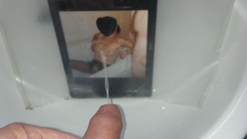 25P Lionx68 piss tribute photos
