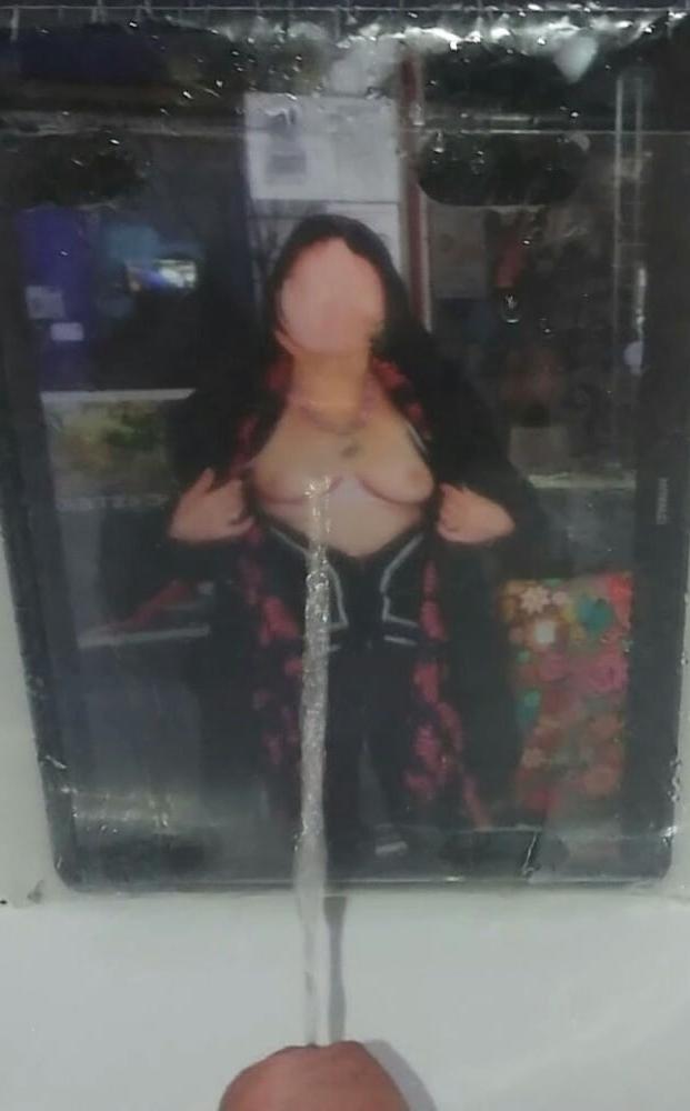 25P Lionx68 piss tribute photos