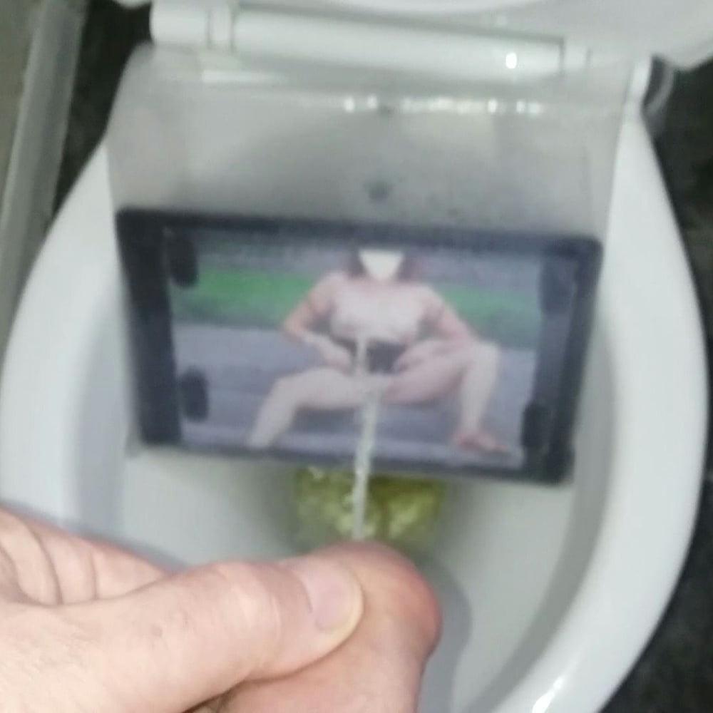 25P Lionx68 piss tribute photos