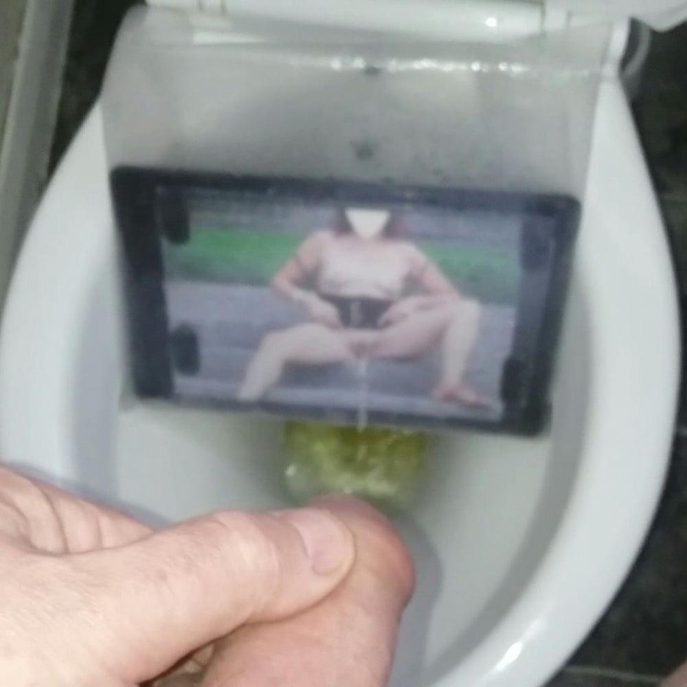 25P Lionx68 piss tribute photos